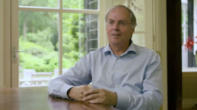 Chemist Hans Clevers replaces worn-down body parts with organoids created outside the body episode artwork
